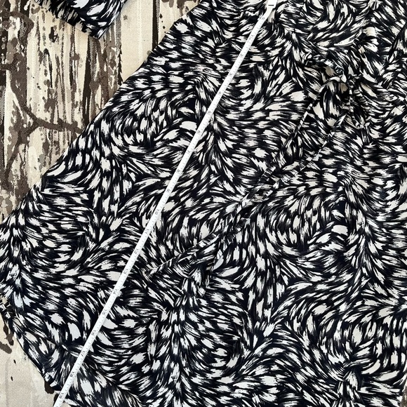 H&M dress, size 6 - Picture 3 of 5